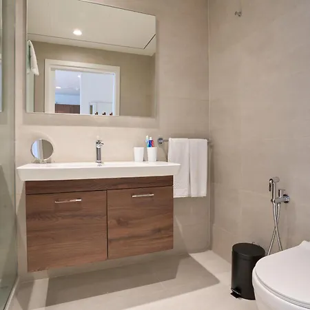 Mercury Tower With Stunning Sea Views *