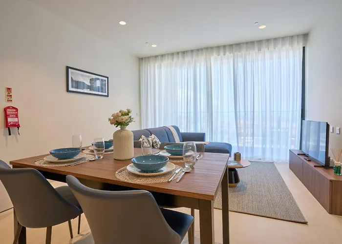 דירה Mercury Tower With Stunning Sea Views