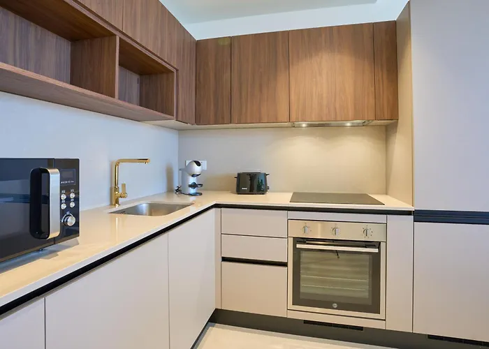 Mercury Tower With Stunning Sea Views *