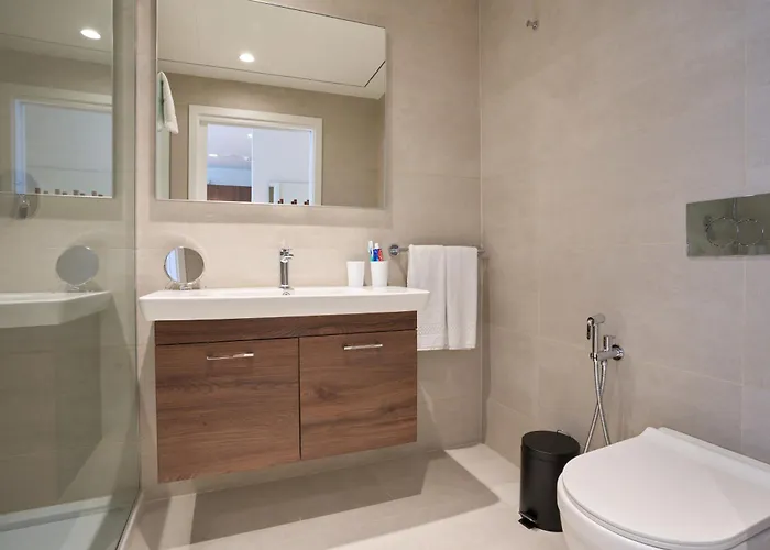 Mercury Tower With Stunning Sea Views *