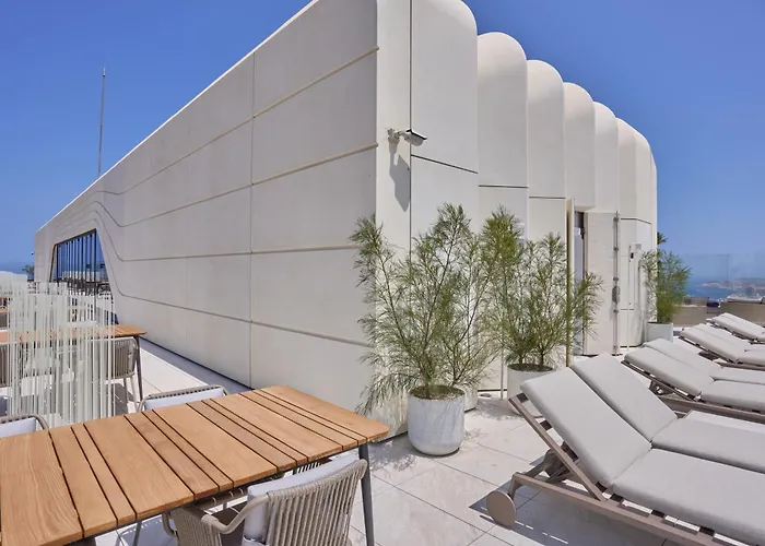 Mercury Tower With Stunning Sea Views