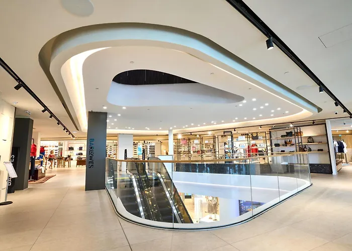 Mercury Tower With Stunning Sea Views *