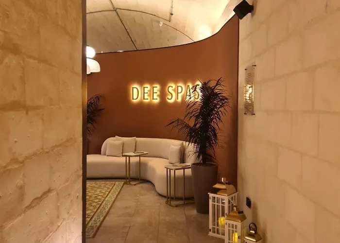 Mercury Tower With Stunning Sea Views דירה *