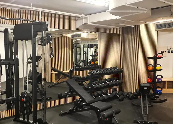 Mercury Tower With Stunning Sea Views דירה