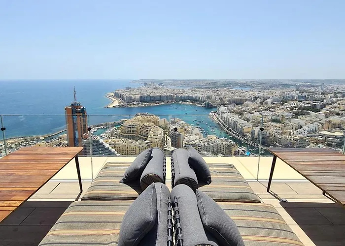 Mercury Tower With Stunning Sea Views *