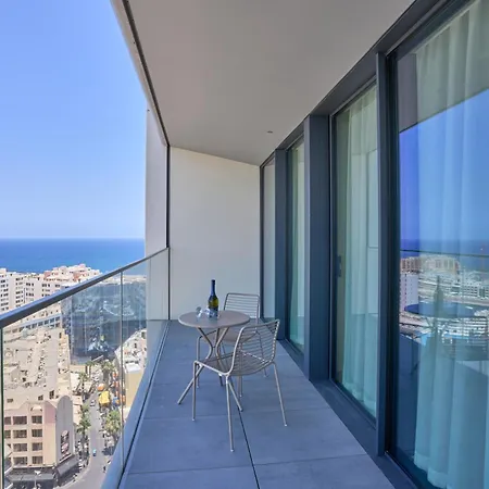דירה Mercury Tower With Stunning Sea Views