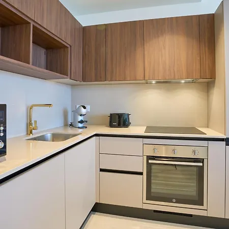 Mercury Tower With Stunning Sea Views *