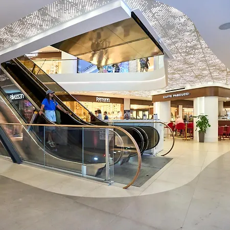 דירה Mercury Tower With Stunning Sea Views